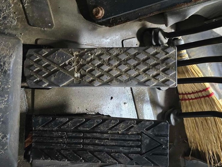 2015-deere-672g-image-13