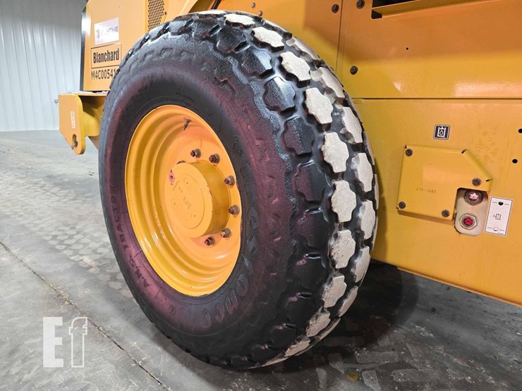 2013-caterpillar-cs44-image-16