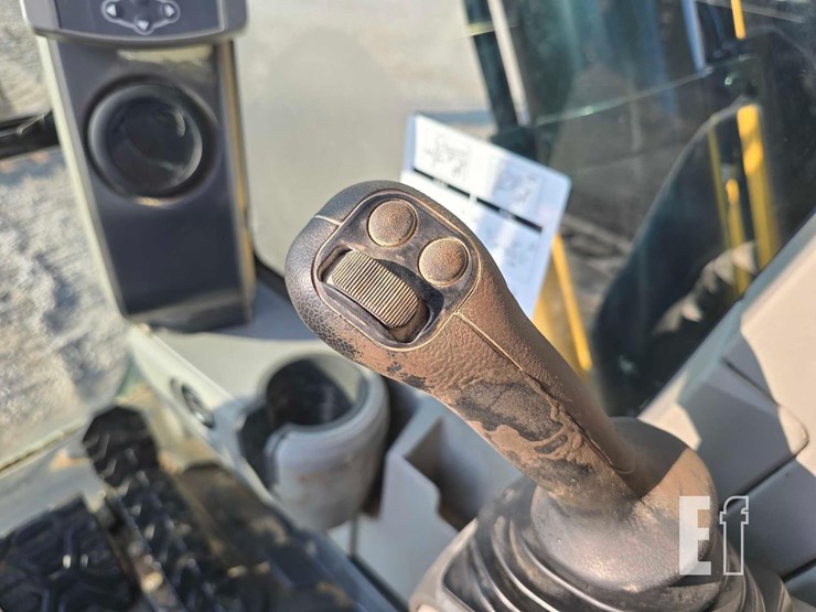 2018-caterpillar-325flcr-image-16