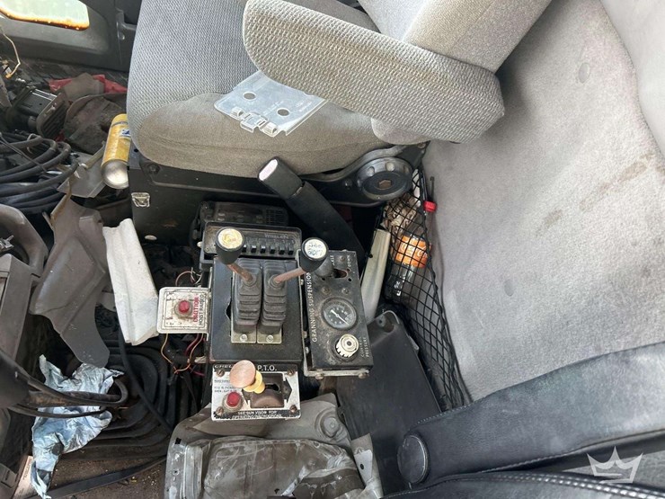 1999-sterling-l9513-image-13