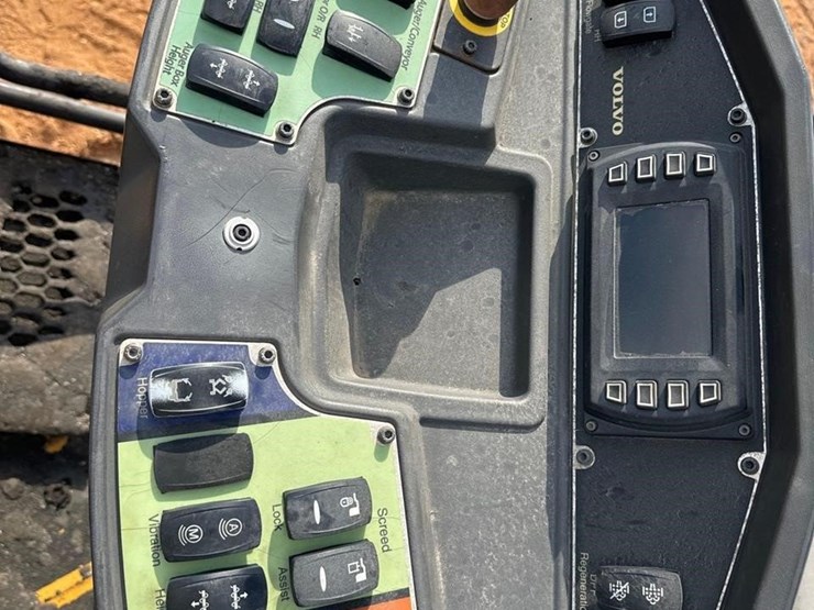 2018-volvo-p7110b-image-26