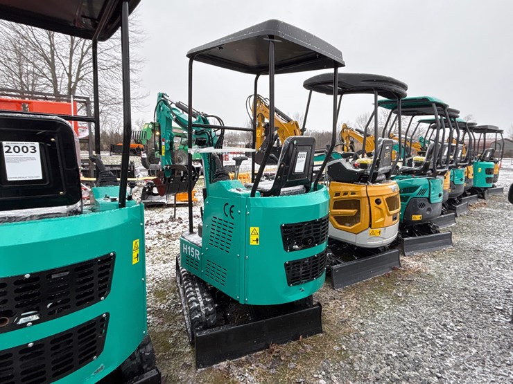 #2001-•-unused-cfg-h15r-mini-excavator-image-4