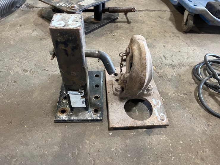 #99-•-lot-of-2-hitches-image-3