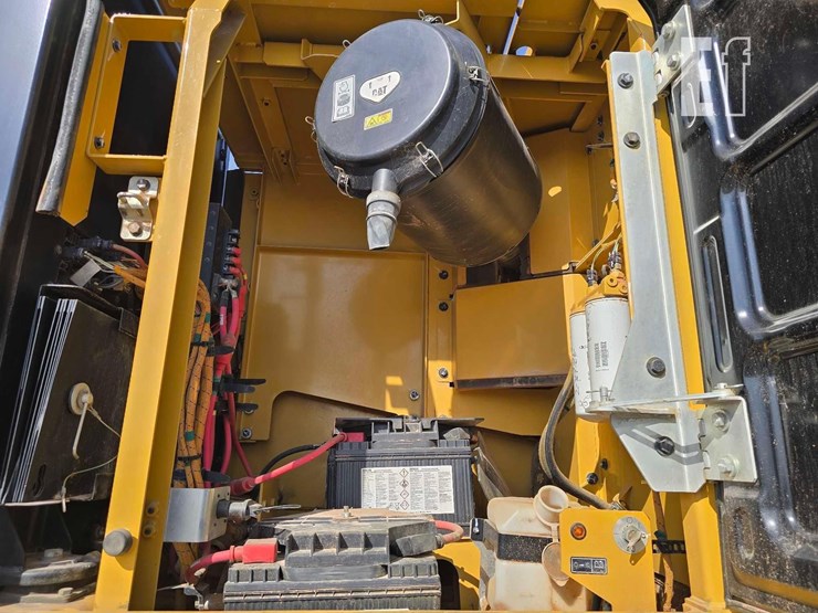 2016-caterpillar-349fl-image-26