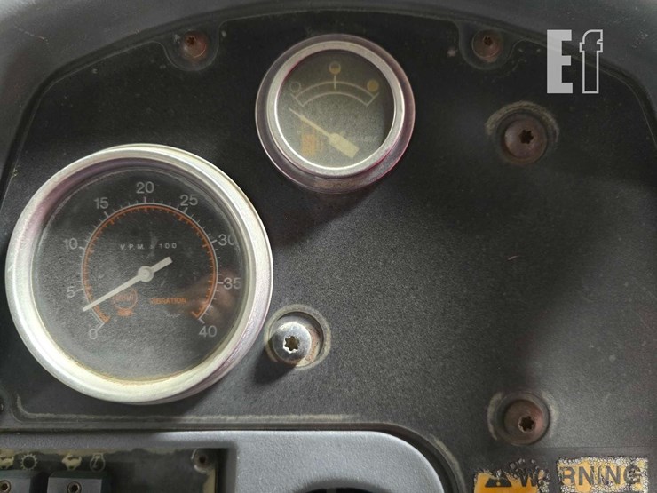 2005-caterpillar-cp-563e-image-19