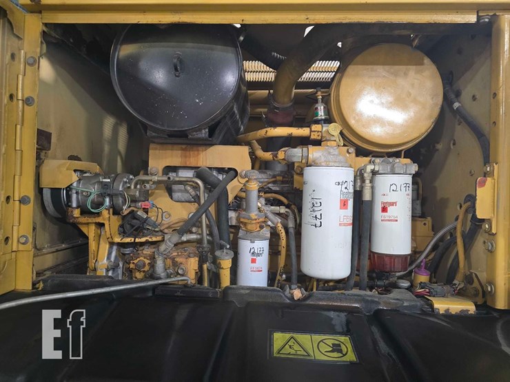 2005-caterpillar-140h-image-29