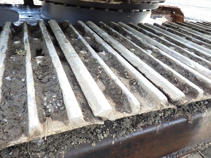 hitachi-zx225us-lc-image-26