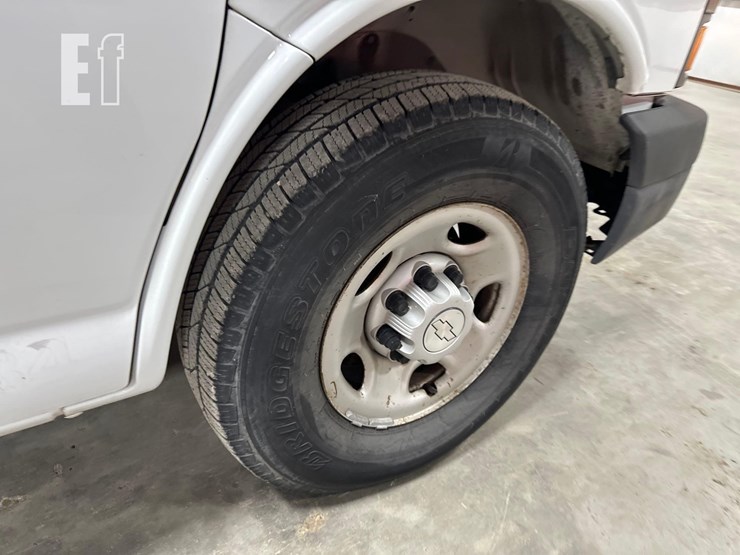 2018-chevrolet-express-2500-image-24