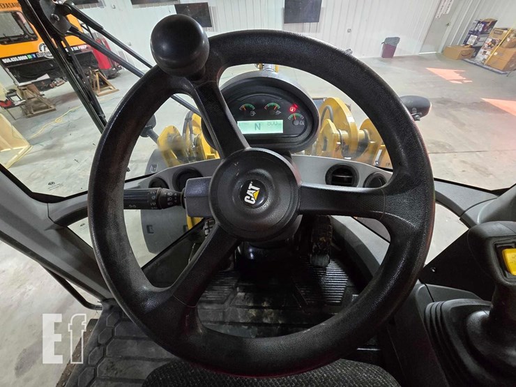 2015-caterpillar-930m-image-13