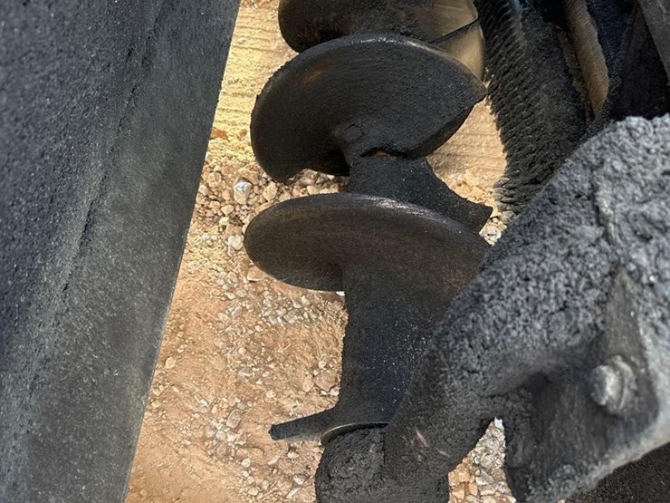 2018-volvo-p7110b-image-15