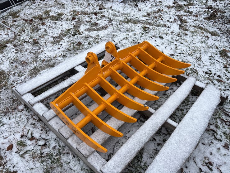 2025-caterpillar-303-image-1