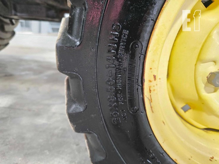 john-deere-3320-image-23