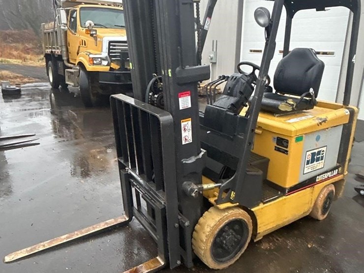 caterpillar-electric-forklift-image-2