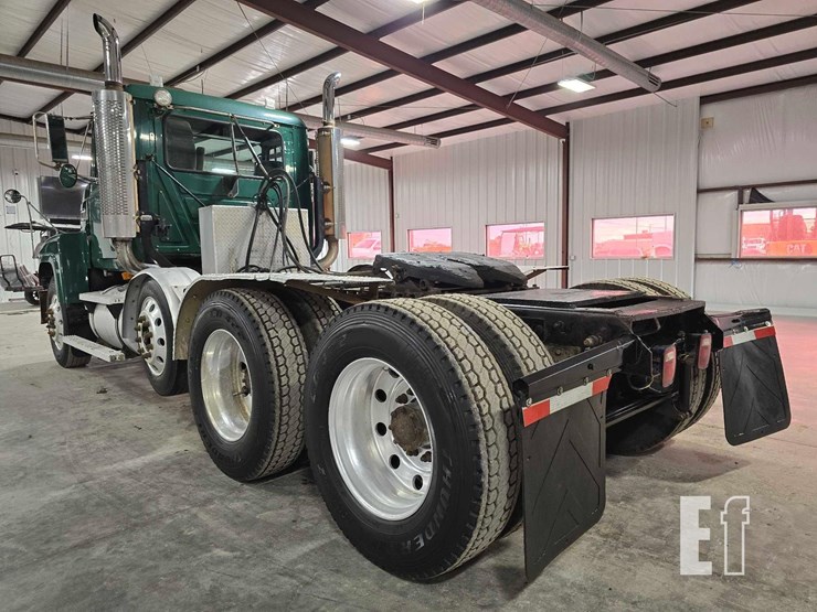 2000-mack-ch613-image-3