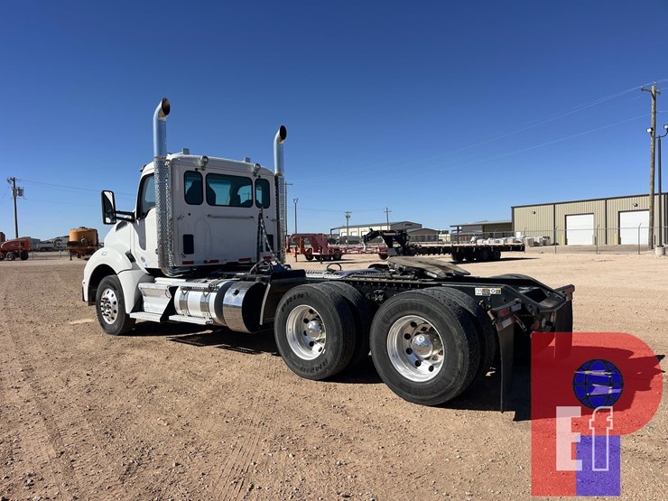2024-kenworth-t880-image-2