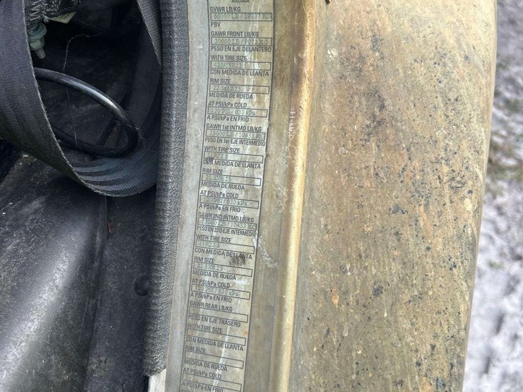 2018-peterbilt-320-image-6