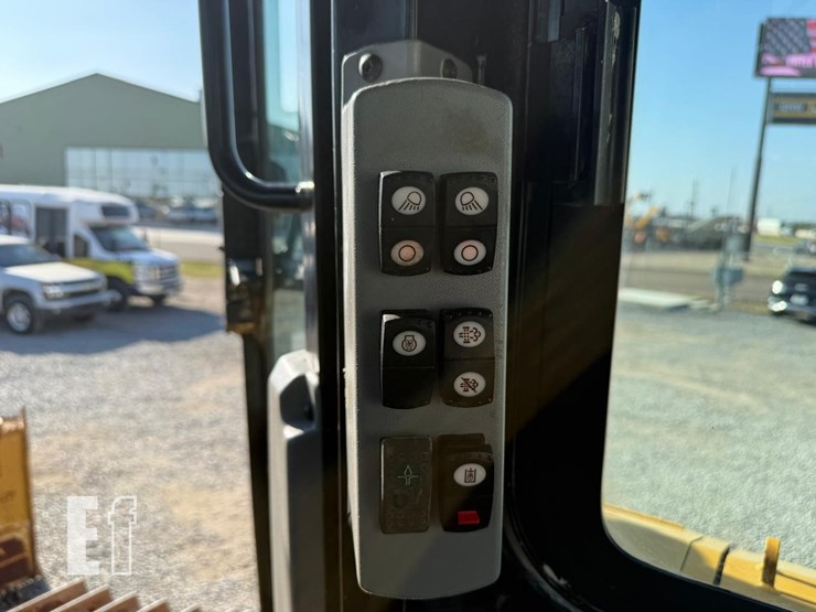 2019-caterpillar-d6t-xw-image-11