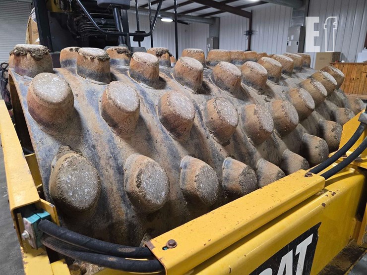 2012-caterpillar-cp56b-image-12