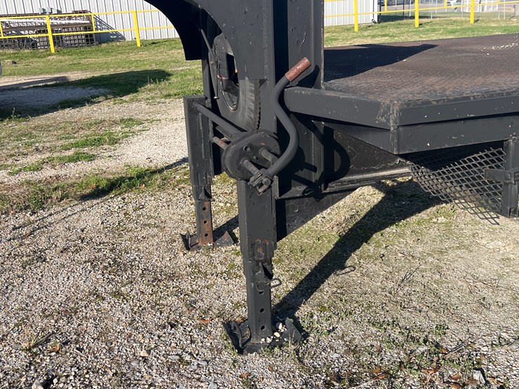 #4-•-32ft-goose-neck-trailer-image-12