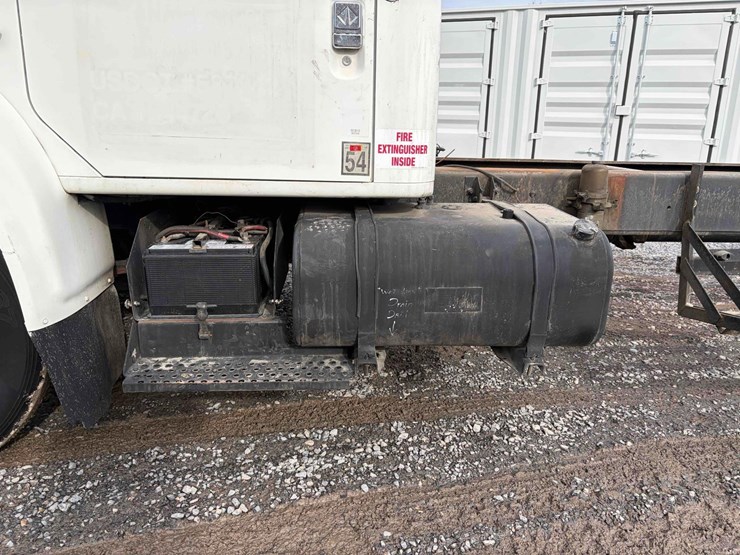 international-4900-image-12