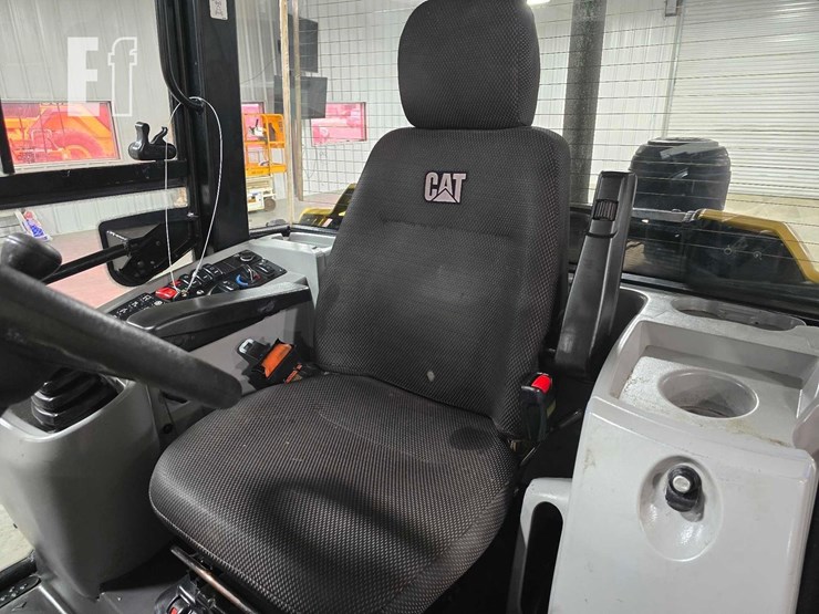 2018-caterpillar-906m-image-13