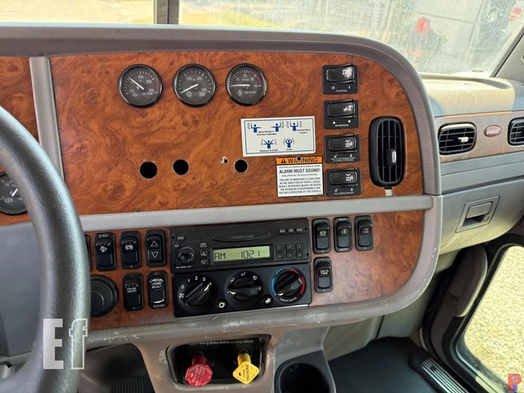 2008-peterbilt-367-image-14
