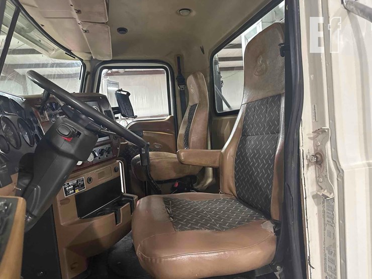 2012-mack-granite-gu813-image-9