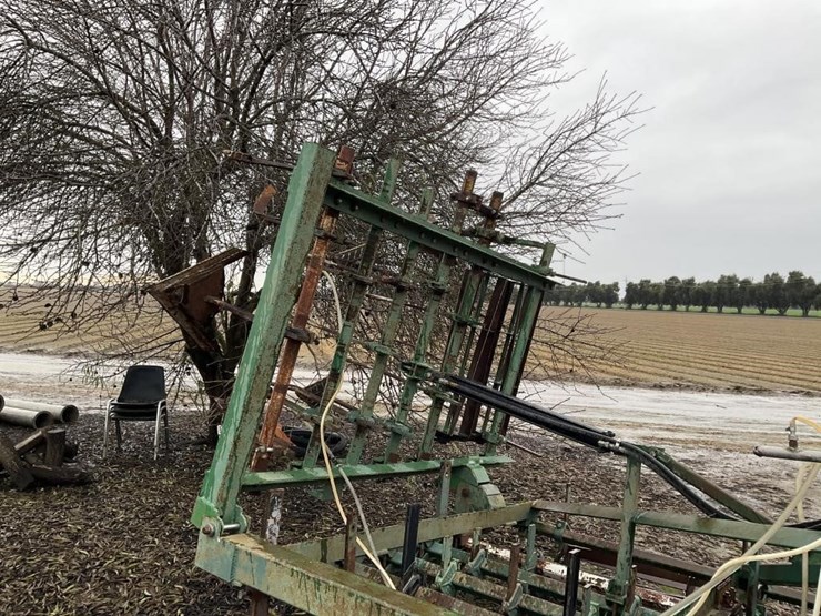 custom-3-pt-5-row-60"-fold-up-cultivator-image-16