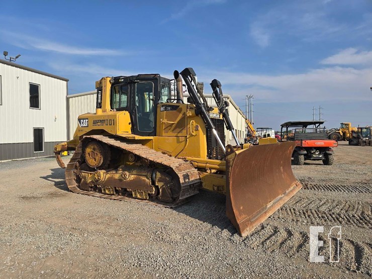 2012-caterpillar-d6t-xw-image-2