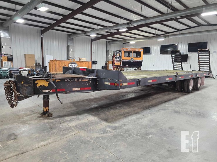 28-foot-tandem-dual-flatbed-trailer-image-1