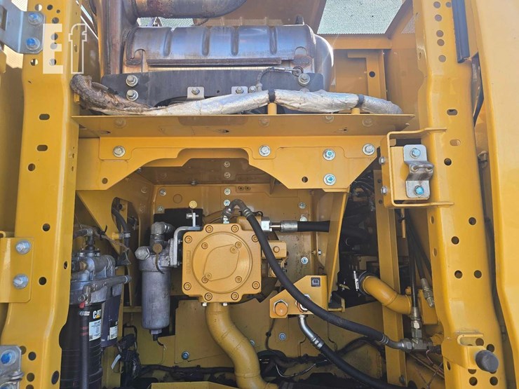 2020-caterpillar-323-image-30