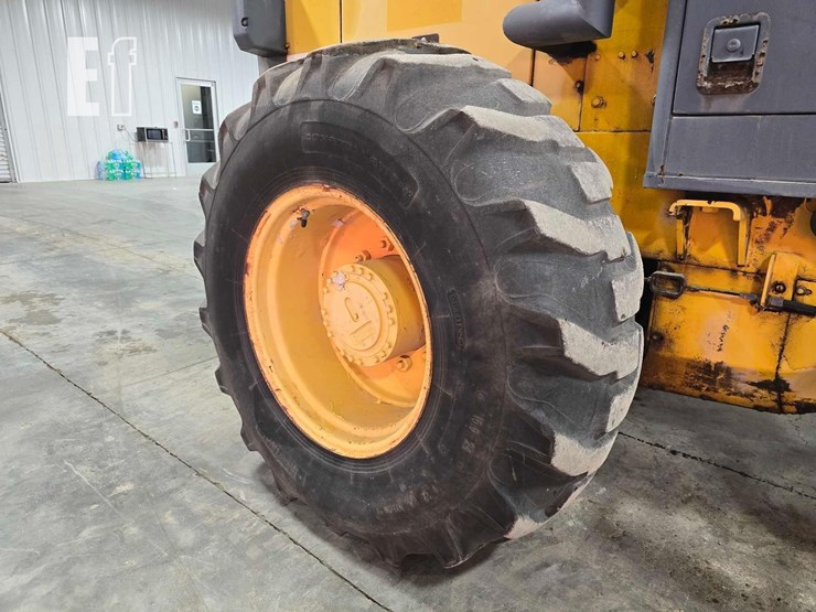 2004-volvo-g60-image-25