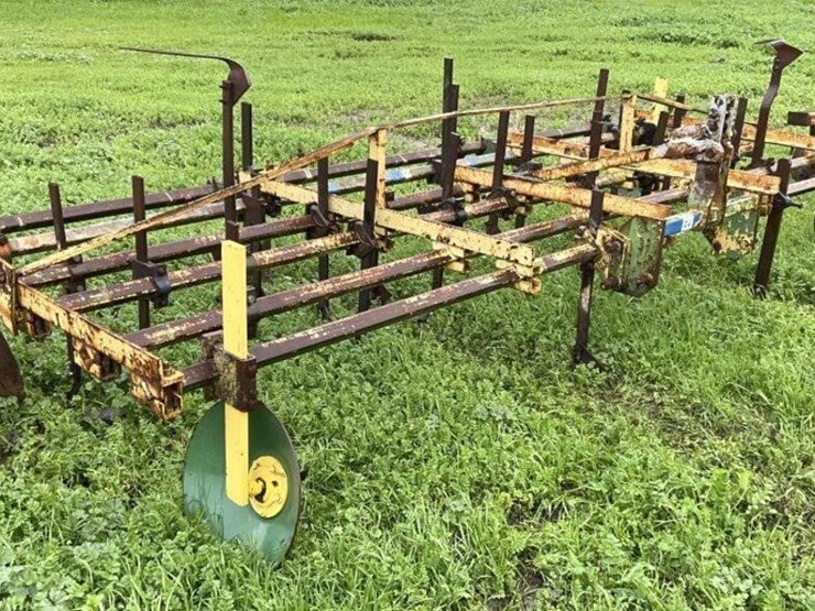(offsite)-custom-3-pt-3-row-60"-cultivator-image-1
