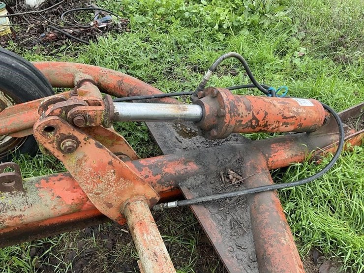 (offsite)-yonkers-johnson-600-2-shank-pull-ripper-image-6