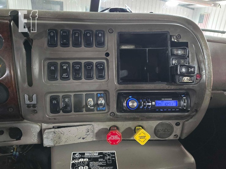 2005-mack-vision-cxn613-image-13