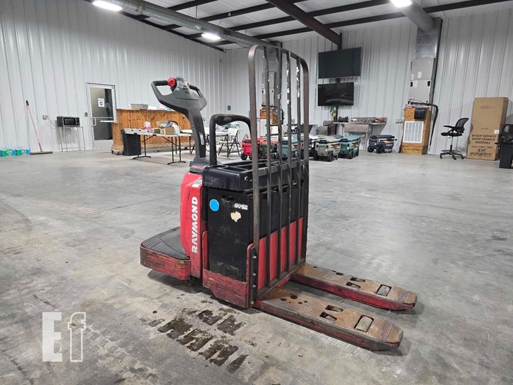 raymond-8400-image-2