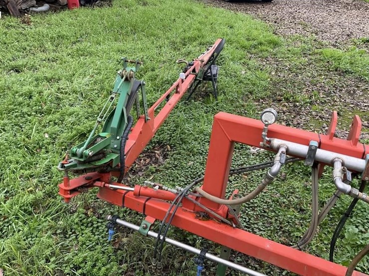 (offsite)-rears-30'-3-pt-folding-spray-boom-image-9