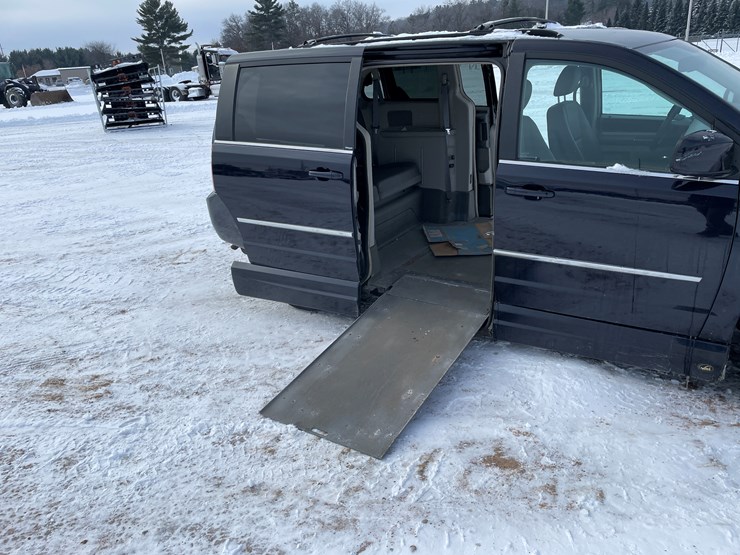 2010-dodge-grand-caravan-image-39