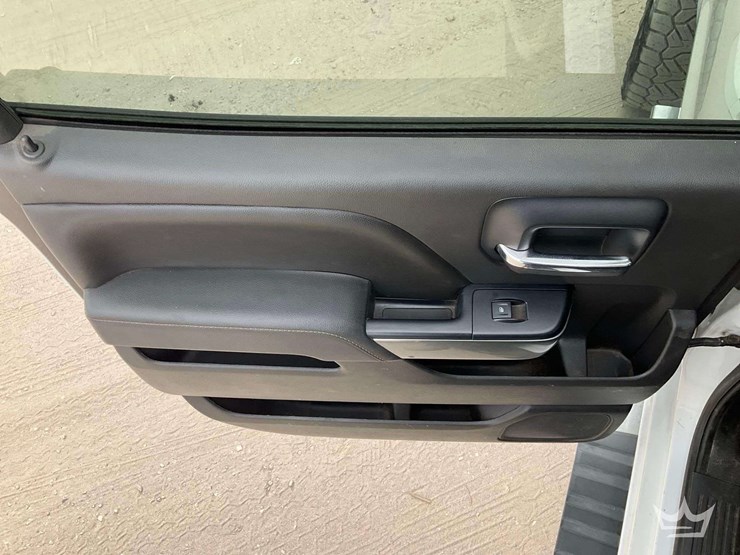 2018-chevrolet-silverado-1500-image-21