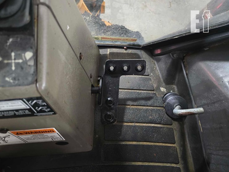 2013-case-580n-image-24