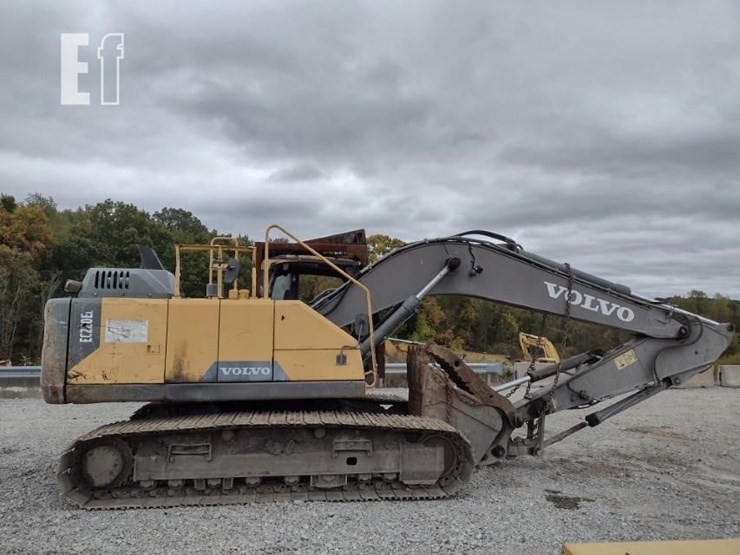 2015-volvo-ec220e-lr-image-3