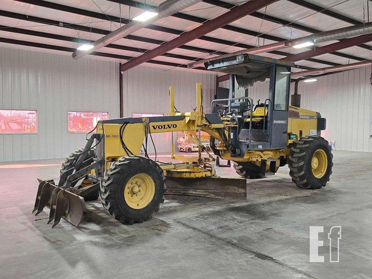 2004-volvo-g60-image-1