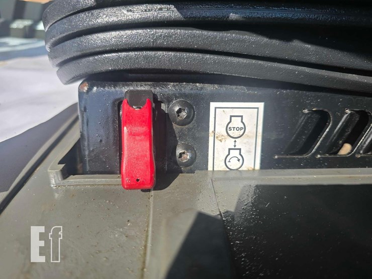 2020-caterpillar-323-image-37