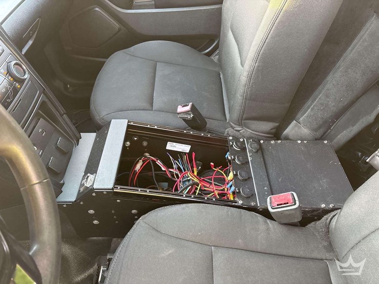 2016-ford-explorer-image-15