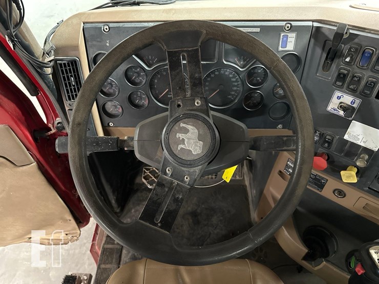 2012-mack-granite-gu713-image-17