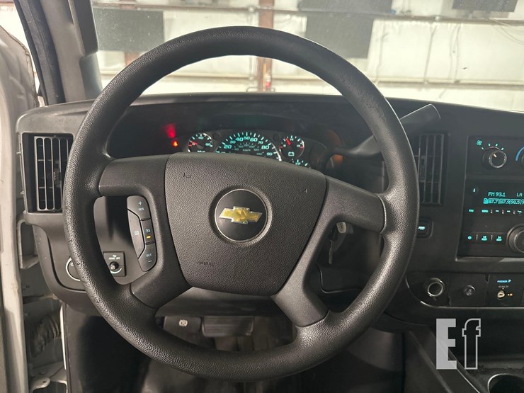 2017-chevrolet-express-2500-image-12
