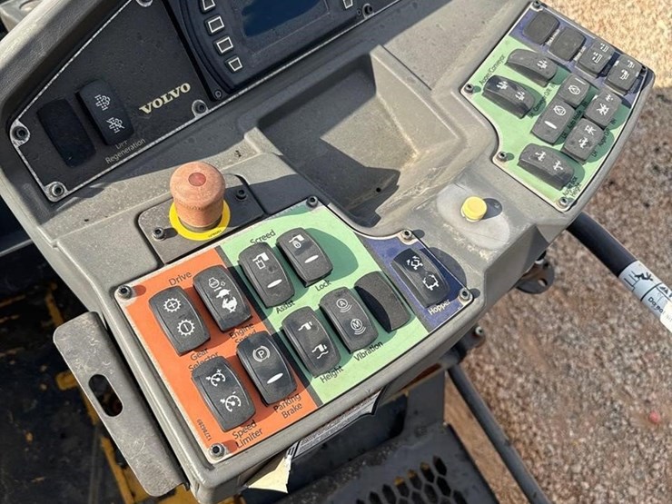 2018-volvo-p7110b-image-25