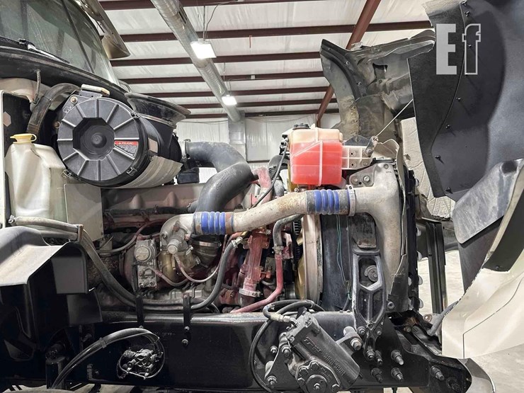 2012-mack-granite-gu813-image-29