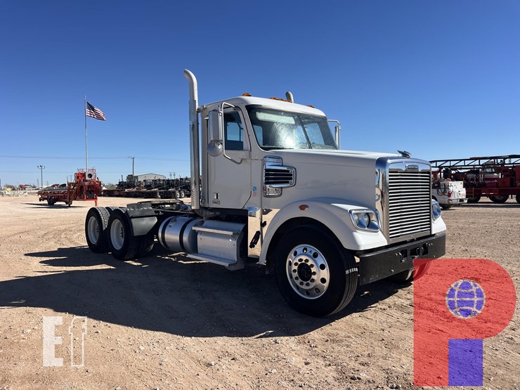 2022-freightliner-coronado-122-sd-image-11