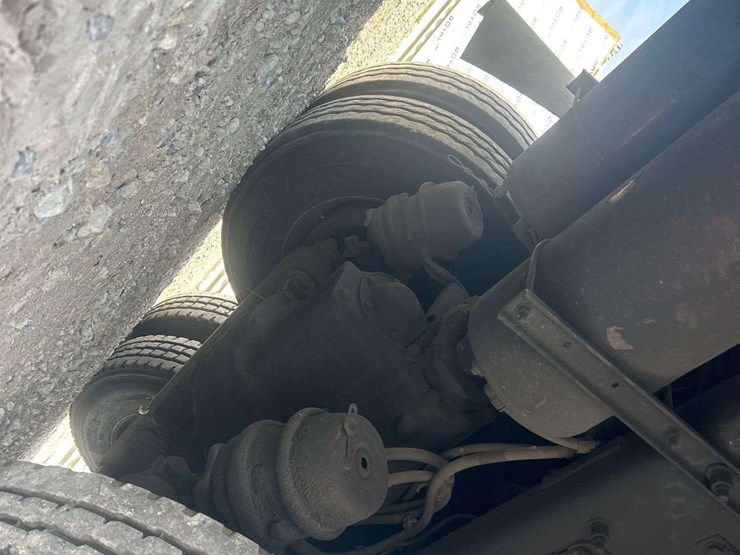 2018-peterbilt-320-image-21